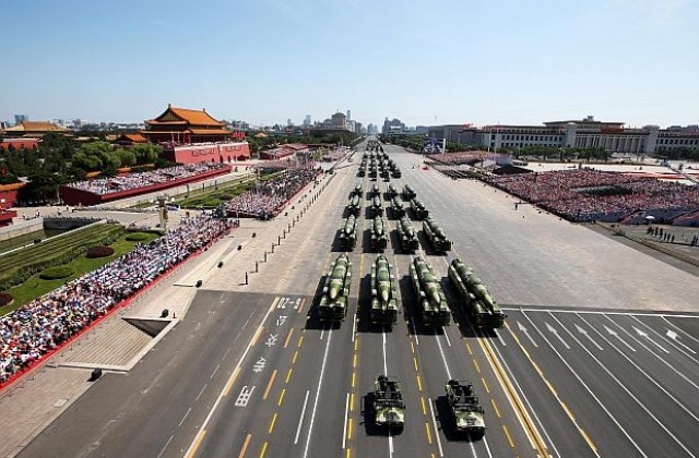 Внушителен парад в Пекин за 70-ата годишнина от победата над Япония (СНИМКИ)