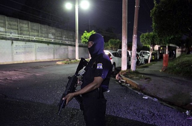 Над 900 убийства са извършени в Салвадор само за месец