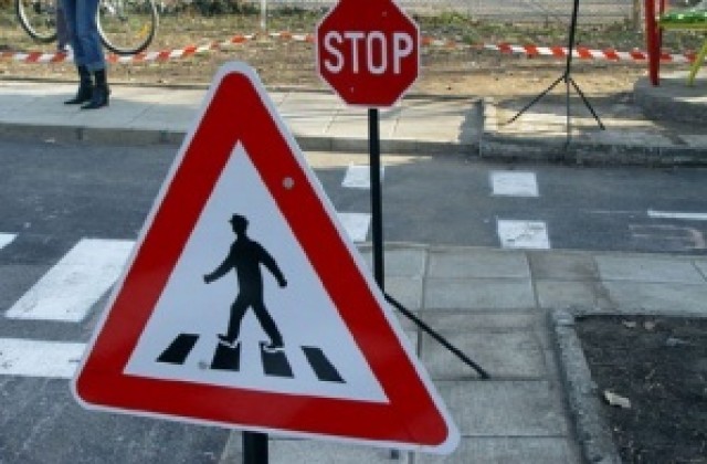 Подновяват маркировката край училищата във Велико Търново