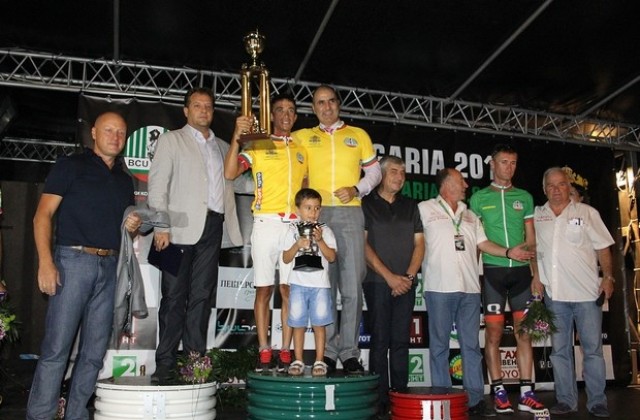 Кметът Даниел Панов отличи победителите в колоездачната обиколка на България
