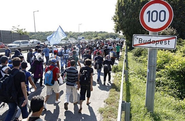 Унгария ще приема само бежанци от страни във война