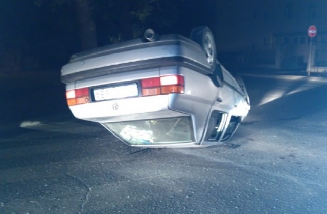 Пияни роми обърнаха кола по таван и играха кючек след катастрофата