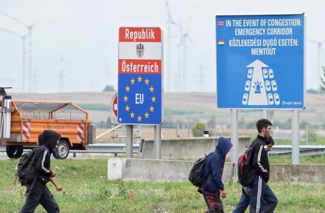 Хиляди мигранти достигнаха Австрия, огромна част пътуват към Германия