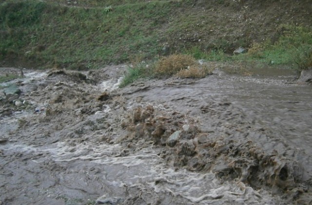 Порой наводни 5 карловски села, обявиха бедствено положение (СНИМКИ)