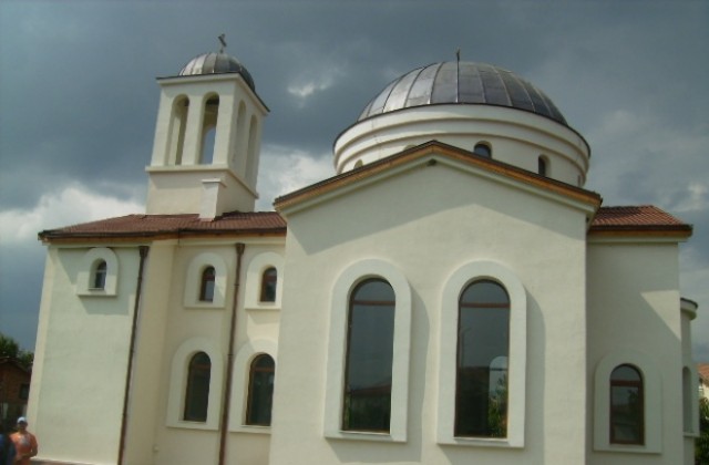 Общината готова да финансира строежа на черквите в Ябълково и Скриняно