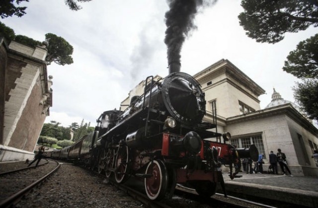 Ретро влак ще превозва туристи до летния дворец на папата в Кастел Гандолфо
