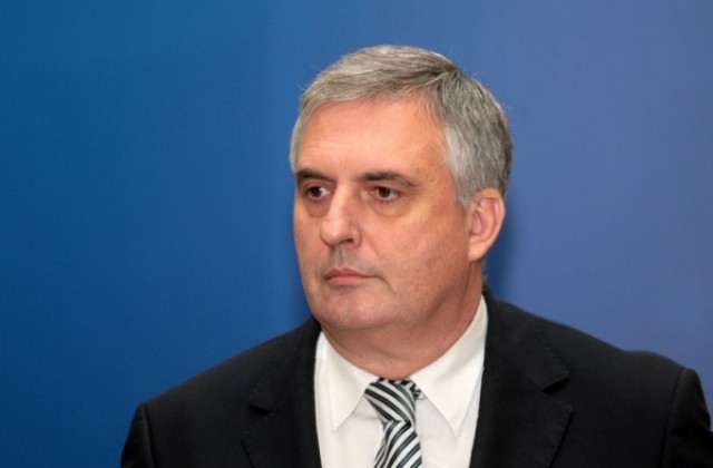 Калфин: България ще настоява за конкретни ангажименти в Европа за бежанската криза