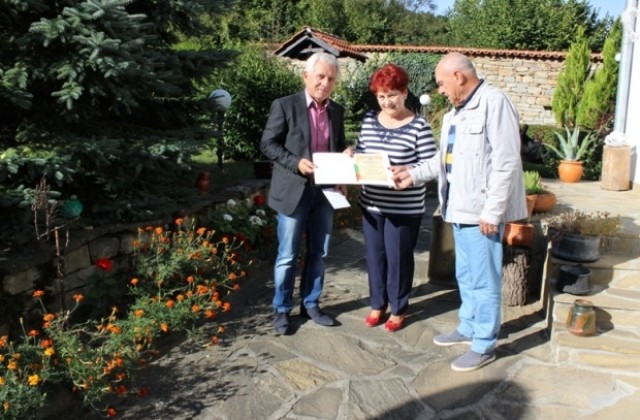 Кметът Драгомир Николов връчи наградите в конкурса “Красив дом, уютен двор”