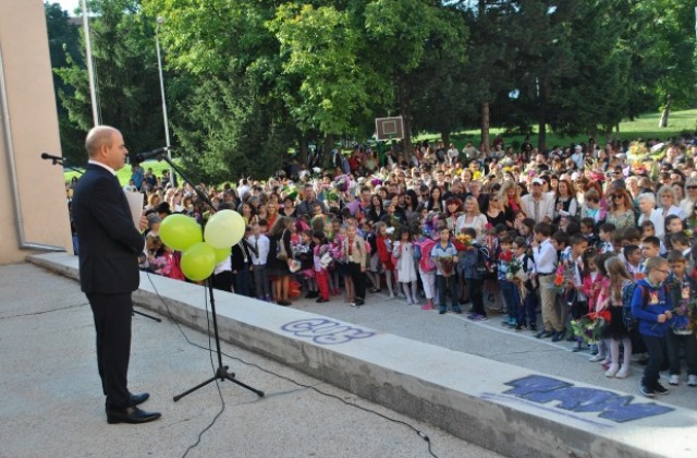Кметът Стоилов уважи СОУЕЕ за първия учебен ден