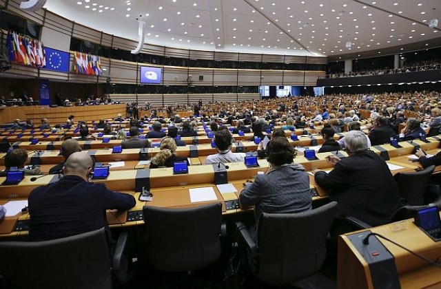 ЕП подкрепи предложението за разселване на 120 000 мигранти