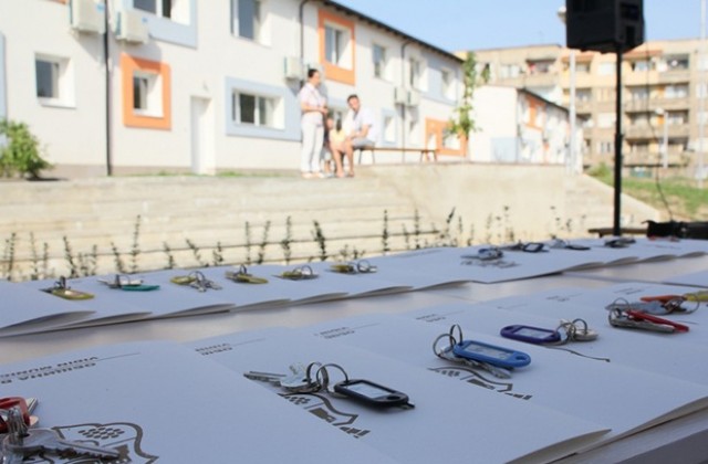 Първи новодомци в общинските социални жилища във Видин