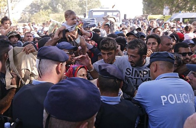 Бежанци разрушиха в знак на протест хотел в Загреб