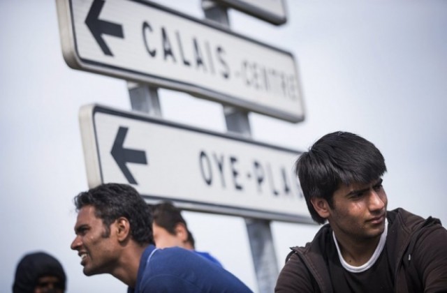 Франция разруши незаконни бежански лагери в Кале