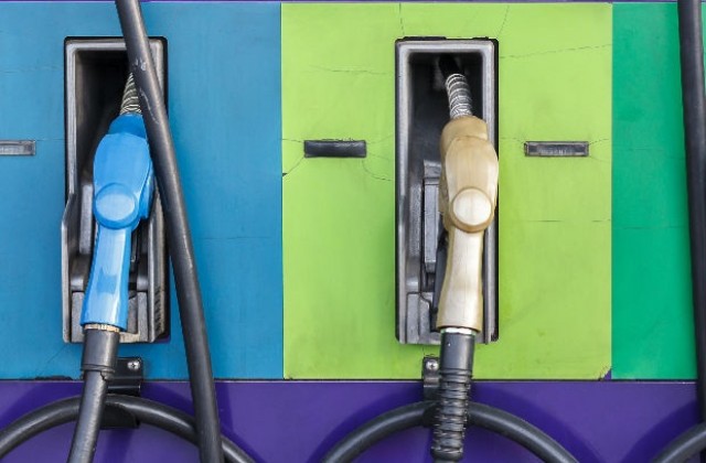 Киевска бензиностанция предложи безплатен гориво за шофьори по бельо