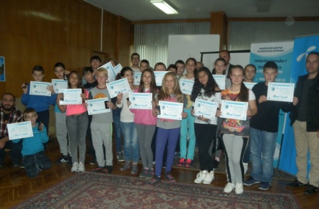 Ученици от Шумен преминаха успешно обучение по онлайн безопасност