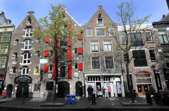 В публичните домове в Амстердам българският е задължителен