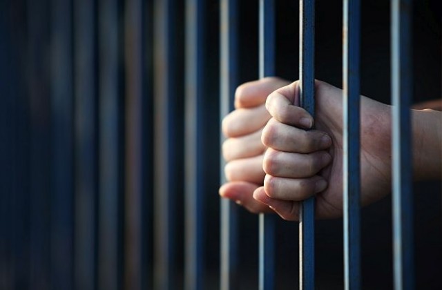 Затвор заплашва саудитка, заснела изневярата на мъжа си