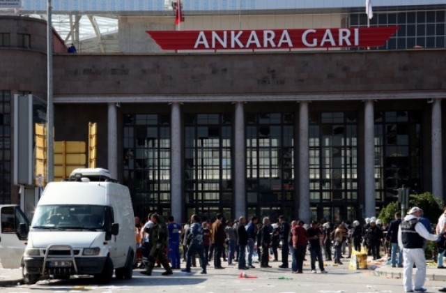 Властите в Турция подозират, че взривовете в Анкара са атентат