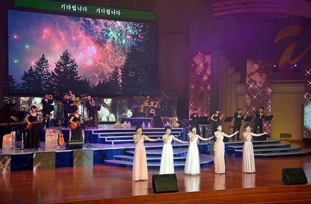 Грандиозно шоу стана кулминация на тържествата в КНДР (СНИМКИ)
