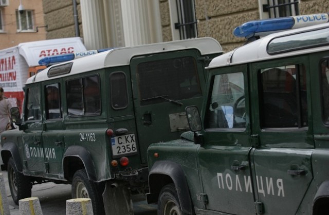 Лек автомобил с афганистанци блъсна полицейска кола след гонка в Бургас