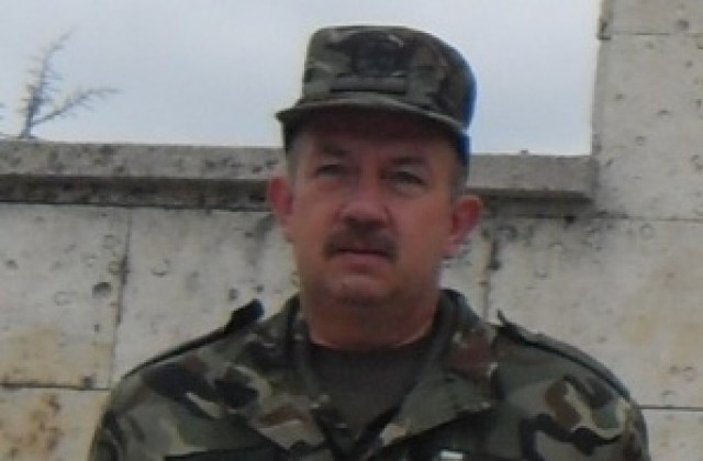 Подполковник Алексей Бойчев, заместник командир на 22220, се прости с бойното знаме и премина в запаса