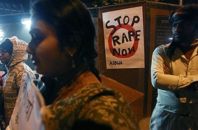 Индийската полиция арестува двама тийнейджъри за изнасилването на малко момиченце