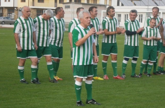 Легенди на България играха във футболен мач, организиран от Драгомир Николов