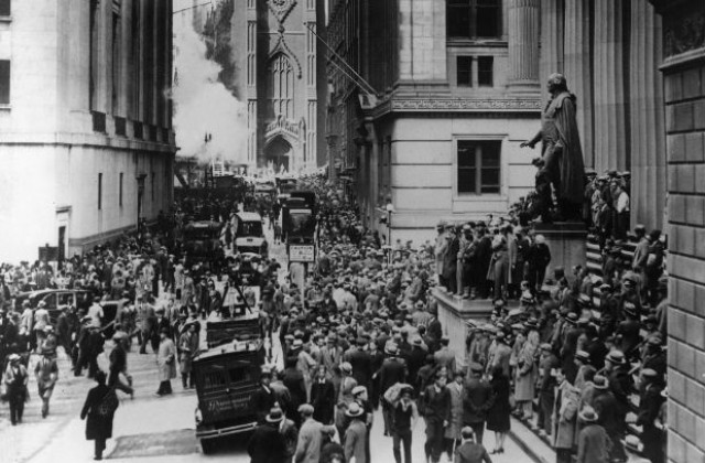 24 октомври: 1929 година - срив на Нюйоркската фондова борса. Черният четвъртък