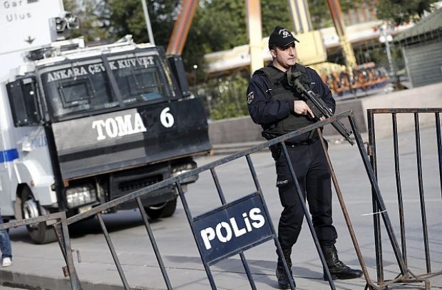 Полицаи и бойци на Ислямска държава загинаха при престрелка в Турция