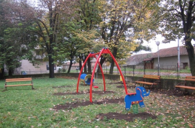 Готова е детската площадка в Крушето, довършват се площадки в Г. Оряховица и три селища