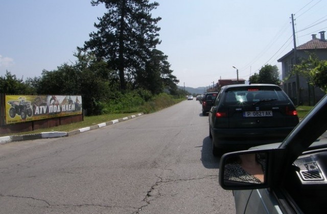 Изгубила на изборите кметица  и жители блокират пътя Пловдив-Карлово