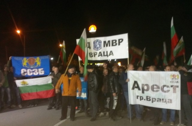 Служители от сектор „Сигурност” от Враца блокираха главен път Е-79
