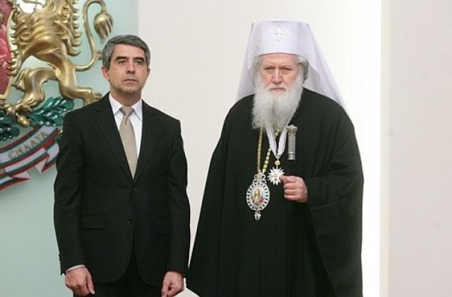 Президентът удостои патриарх Неофит с орден Стара планина