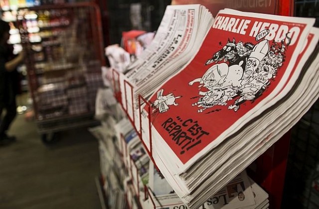 Шарли ебдо ядоса руснаците с карикатури на падналия самолет (СНИМКИ)