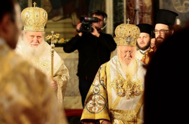 Вселенският и българският патриарх посещават Троянския манастир Успение Богородично