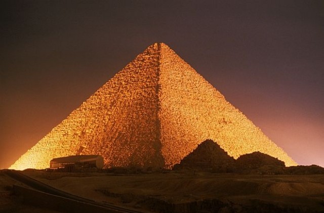 Откриха термични аномалии в Хеопсовата пирамида