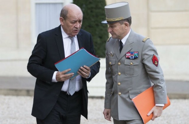 Френският Съвет за отбрана се събра в Елисейския дворец