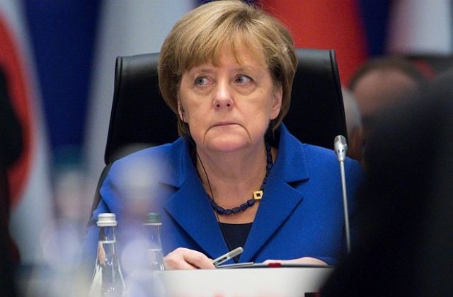 Меркел: Не правете връзка между атентатите в Париж и бежанците