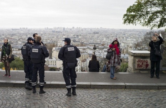 Открили мобилен телефон, ползван от един от терористите в Париж