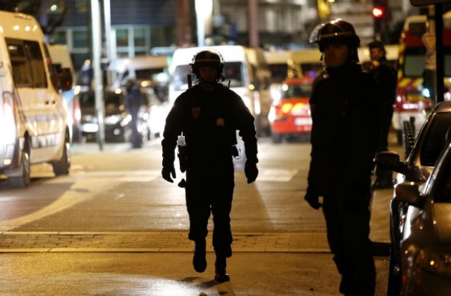 Стрелба и взривове в Сен Дени край Париж при полицейска операция