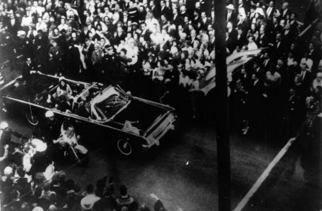 22 ноември: Американският президент Джон Кенеди е застрелян в Далас