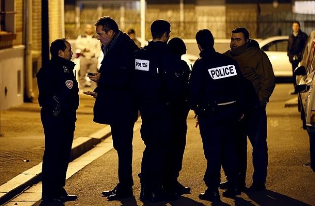 Франция потвърди: Намерен е колан с експлозиви в Париж