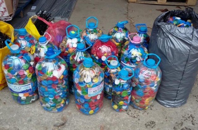НАП- В. Търново предаде още 37 кг. пластмасови капачки за благородна кауза