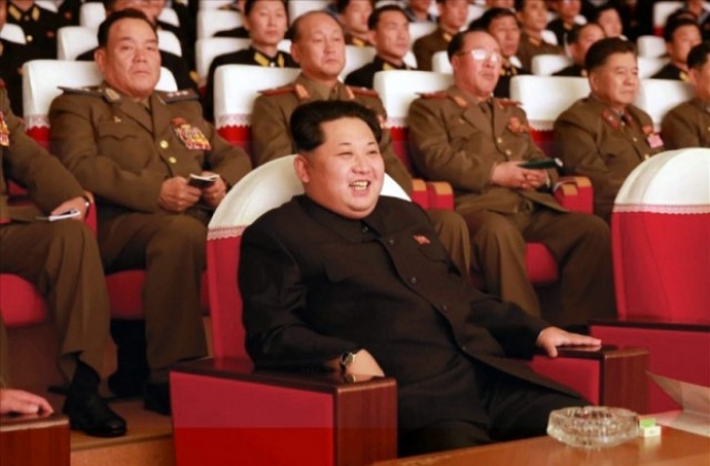 Ким Чен-ун нареди всички мъже да са с неговата прическа