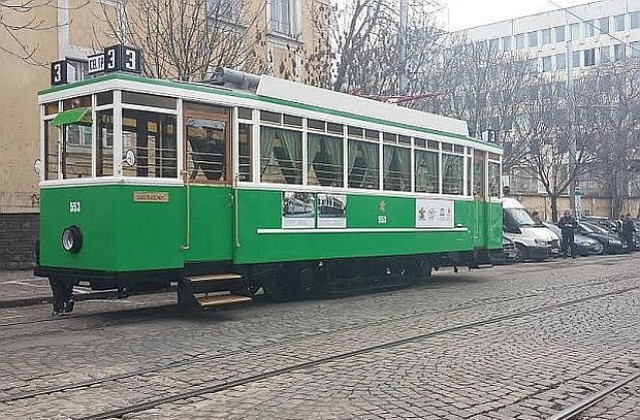 Нова забележителност в София: Ретро трамвай посреща туристи (СНИМКИ)