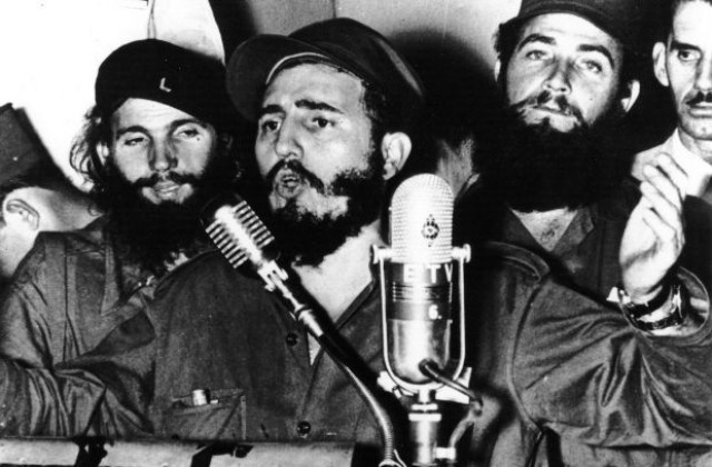 2 декември: Фидел Кастро повежда Куба към комунизма