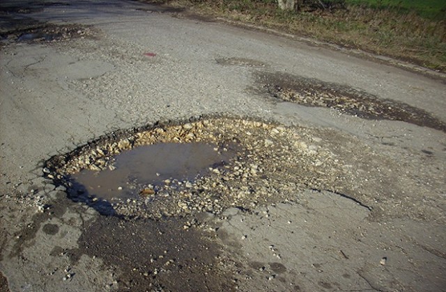 Жители на Сираково и околни села протестираха заради лошите пътища /СНИМКИ/