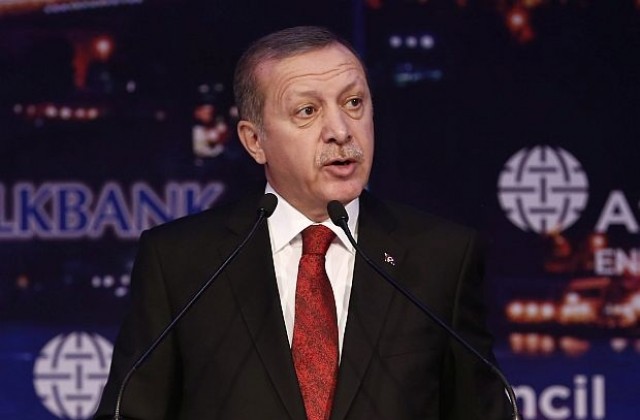 Има ли прилика между Ердоган и Ам-гъл от „Властелинът на пръстените“ (СНИМКИ)