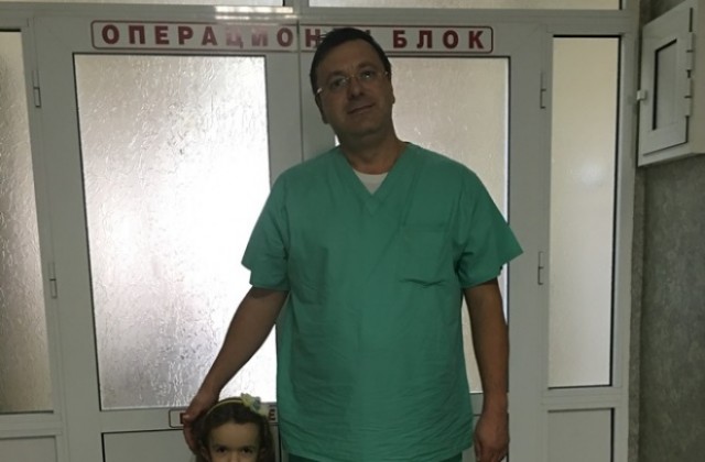 Хирург сбъдва мечтата на 6-годишно момиченце, високо едва 94 см