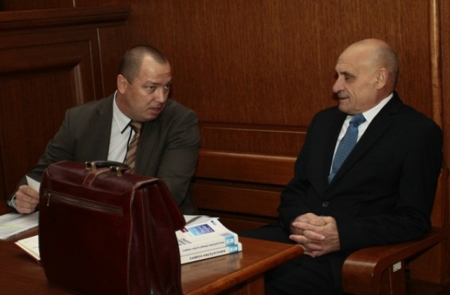Прокуратурата проверява кой е мъжът, присъствал на разговорите между Янева и Ченалова